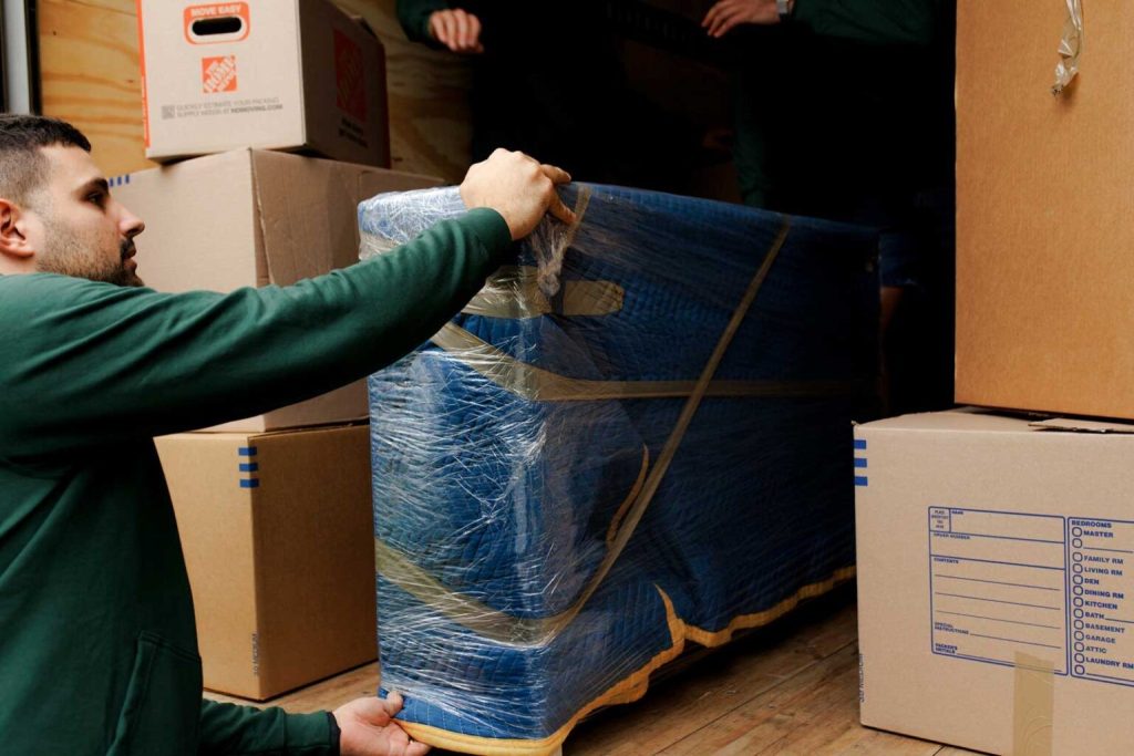 benefits of choosing a student moving service in Chicago